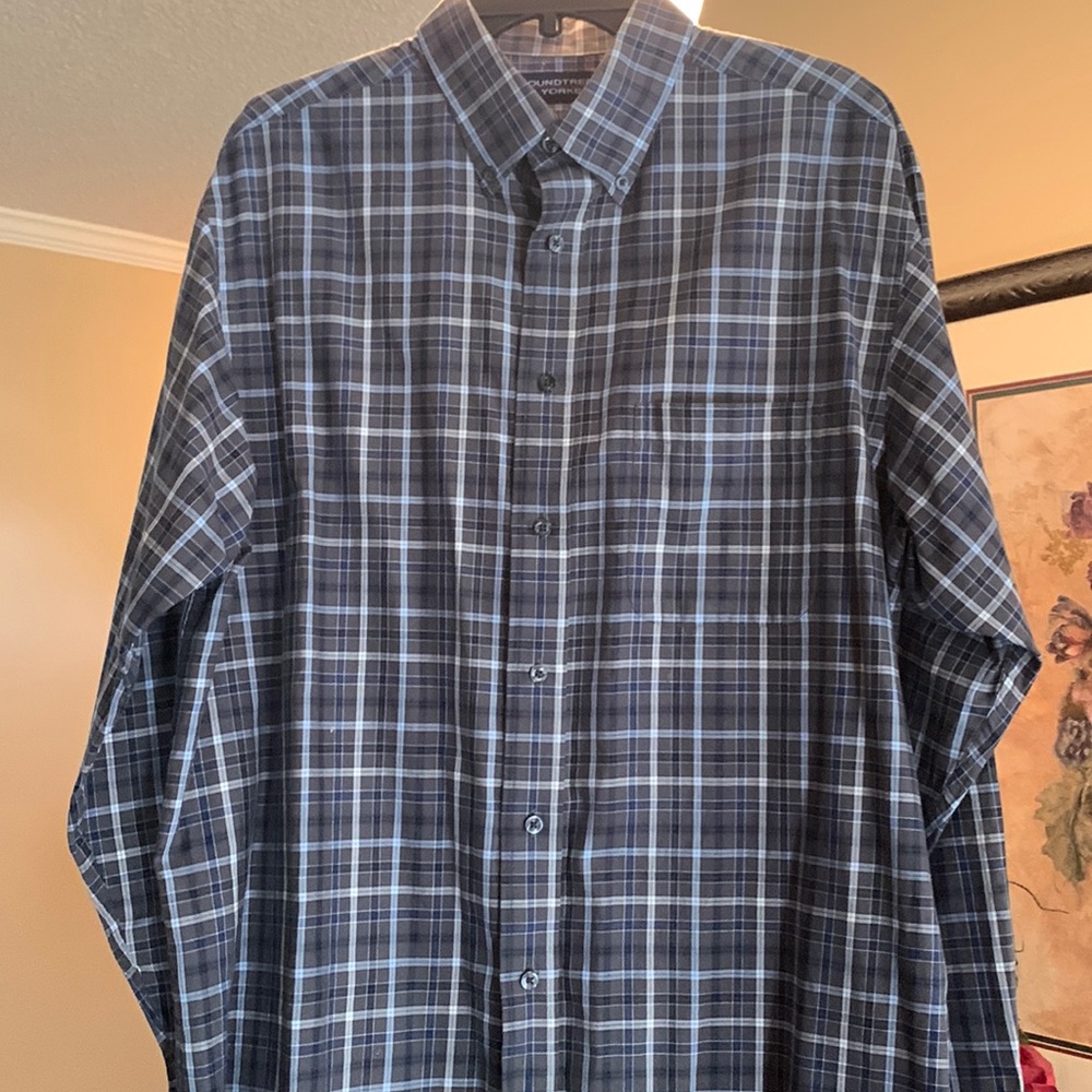 Mens Large button down casual shirt Roundtree & York